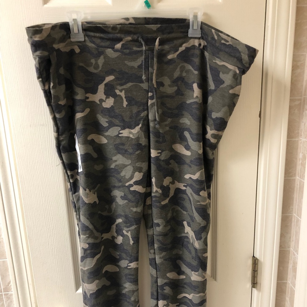 Camo print joggers. NWT! Size 3X. Soft comfy material.